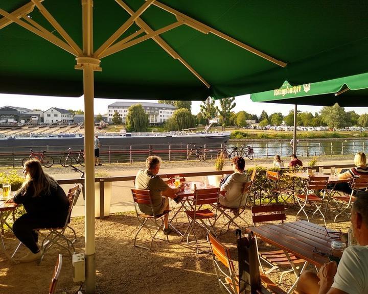 Konigsbacher Biergarten am Deutschen Eck